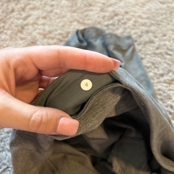 Lululemon Capri Leggings 🍋 - Picture 4 of 6